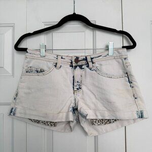 Mid Rise Denim Shorts w/ Leopard Peek Detail – Size 3